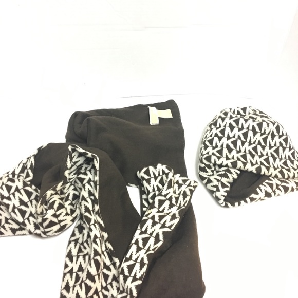 Micheal kros hat scarf combo like new - Picture 4 of 7